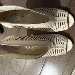 Vince Camuto Cream Peep-Toe Women's Shoes. Brand New Never Worn
